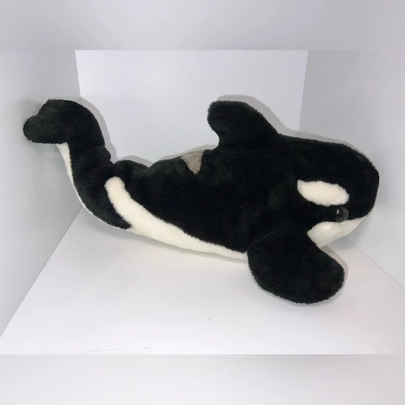 Seaworld ,Shamu the orca whale, 16 inches long 12 inches wide to 6 in wide - Picture 2 of 8